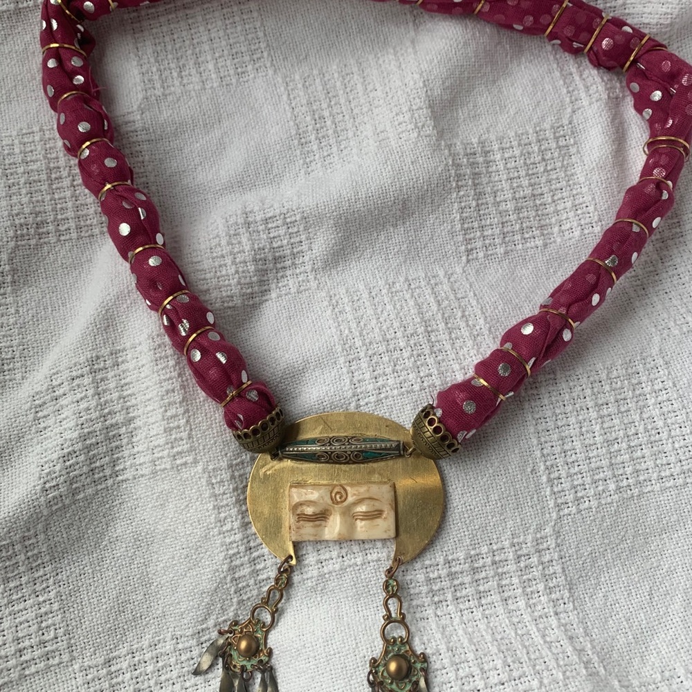 Statement Necklace Eastern Influence - image 2